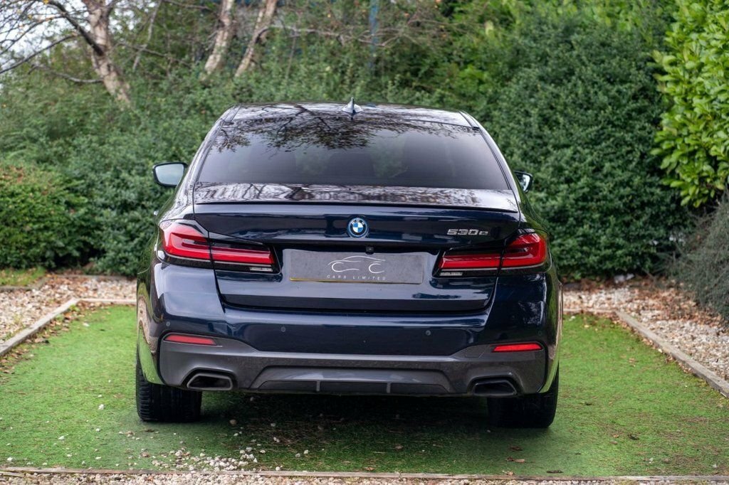 BMW 5 Series Saloon Black #4