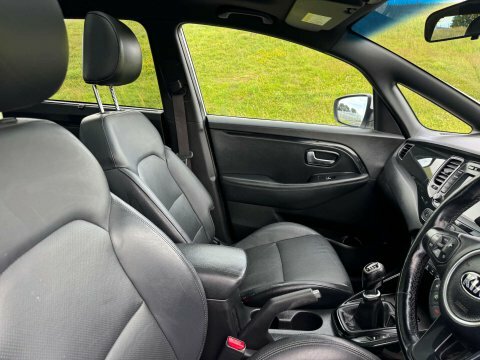 Kia Carens 1.7 Carens 4 White #6
