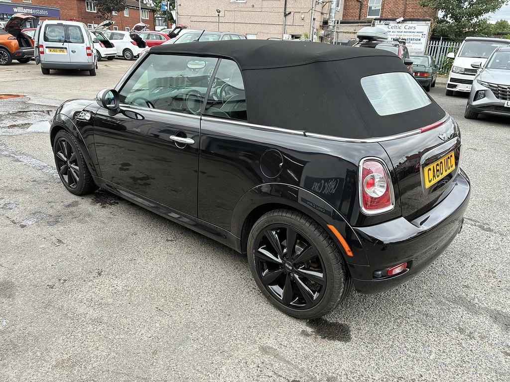 Mini Convertible Cooper D Black #3