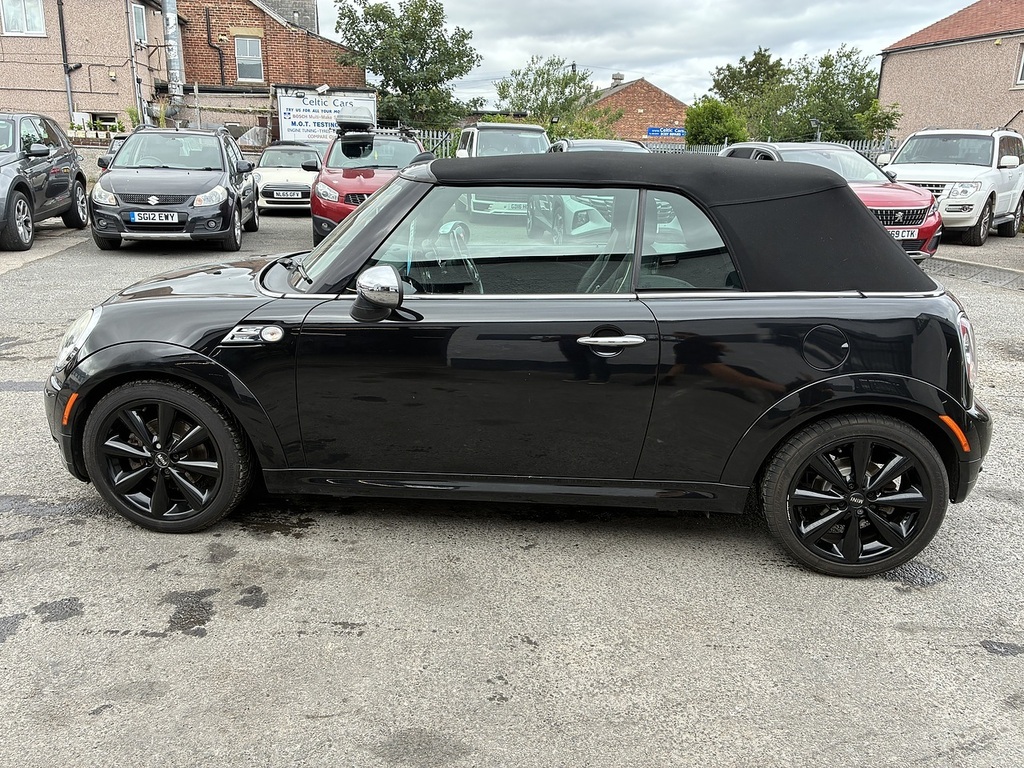 Mini Convertible Cooper D Black #4