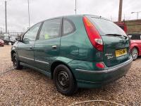 Nissan Almera Tino 1.8 Se Grey #19