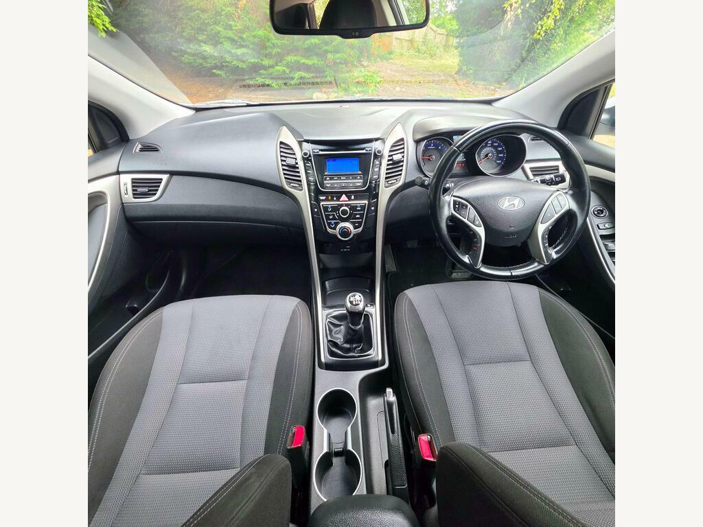 Hyundai I30 1.6 Crdi Blue Drive Se Euro 6 S S White #2
