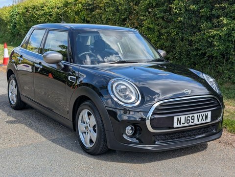 Mini Hatch 1.5 Cooper Classic Black