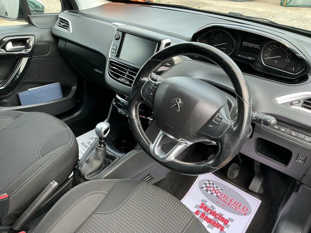 Peugeot 208 1.2 Puretech Allure Premium Grey #7