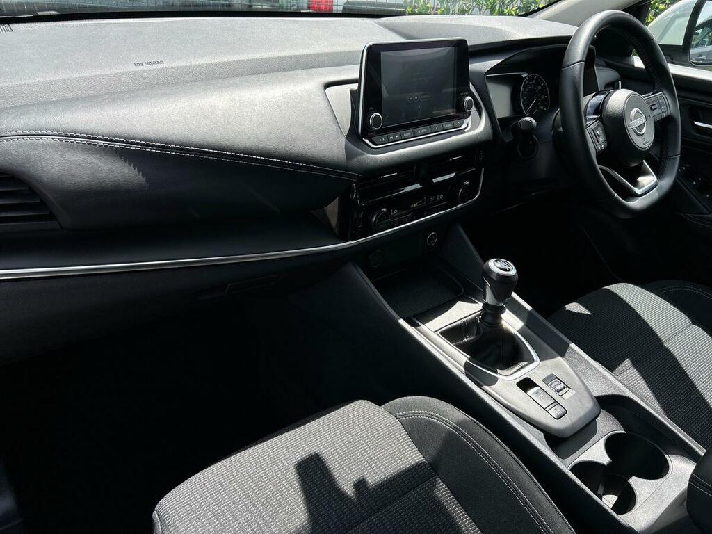 Nissan Qashqai 1.3 Dig-t Mhev Acenta Premium Suv Hybri DN24UTK White #2