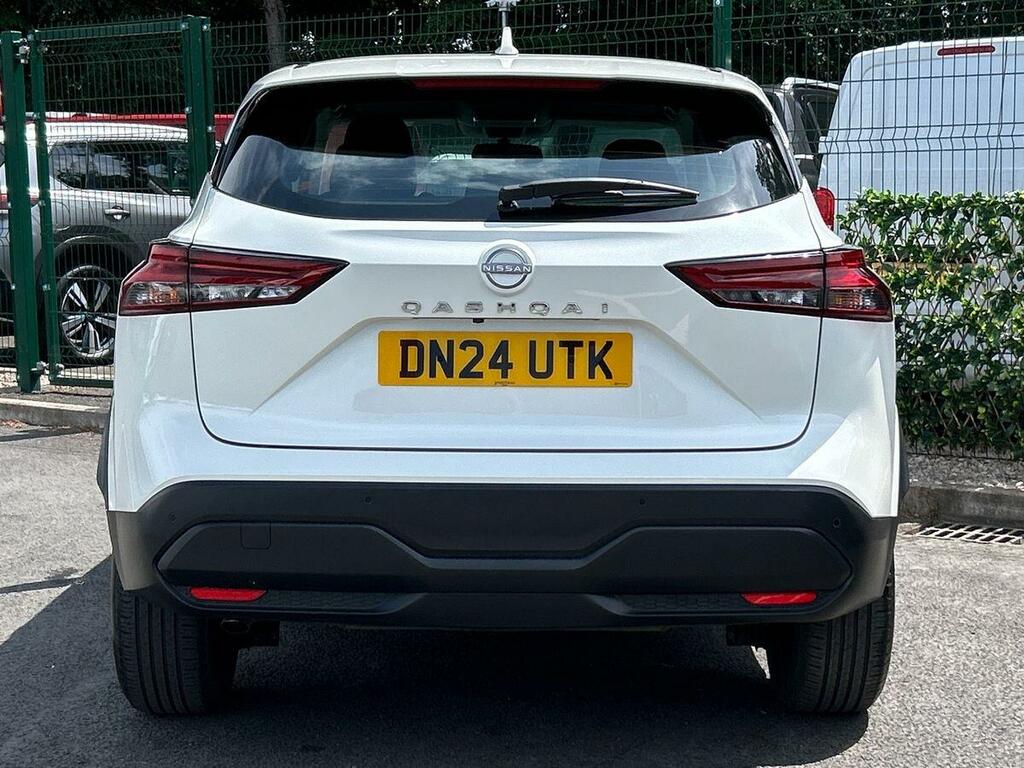 Nissan Qashqai 1.3 Dig-t Mhev Acenta Premium Suv Hybri DN24UTK White #5