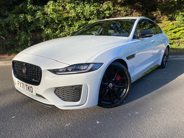 Jaguar XE P250i R-dynamic Black Saloon Black