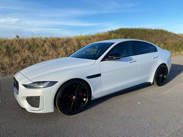 Jaguar XE P250i R-dynamic Black Saloon Black #2