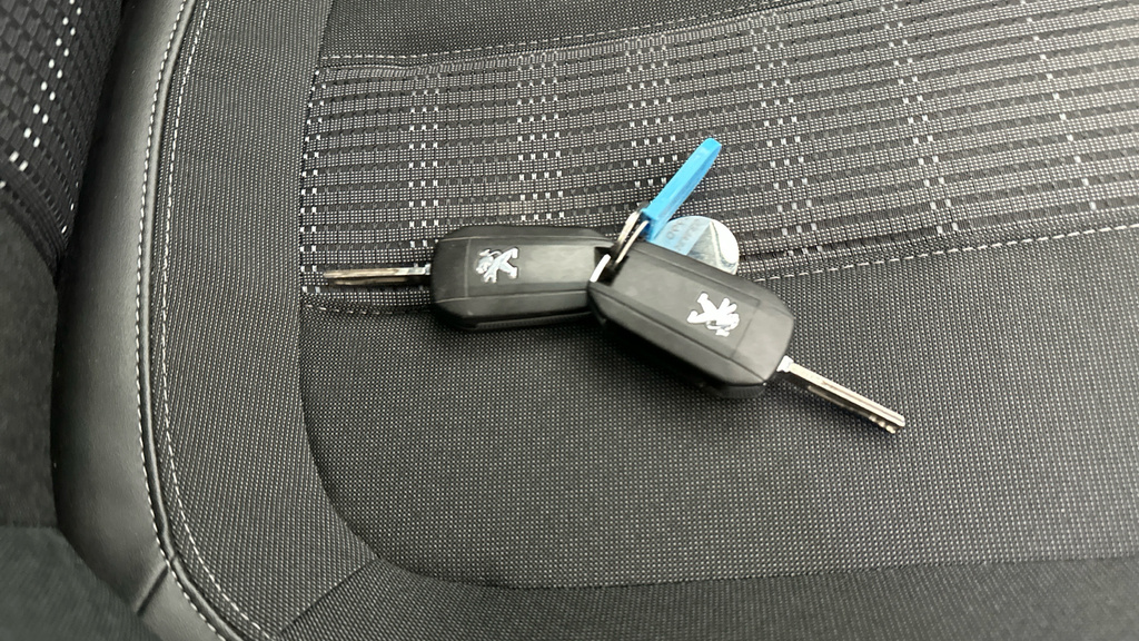 Peugeot 308 1.5L Bluehdi Ss Active Black #28