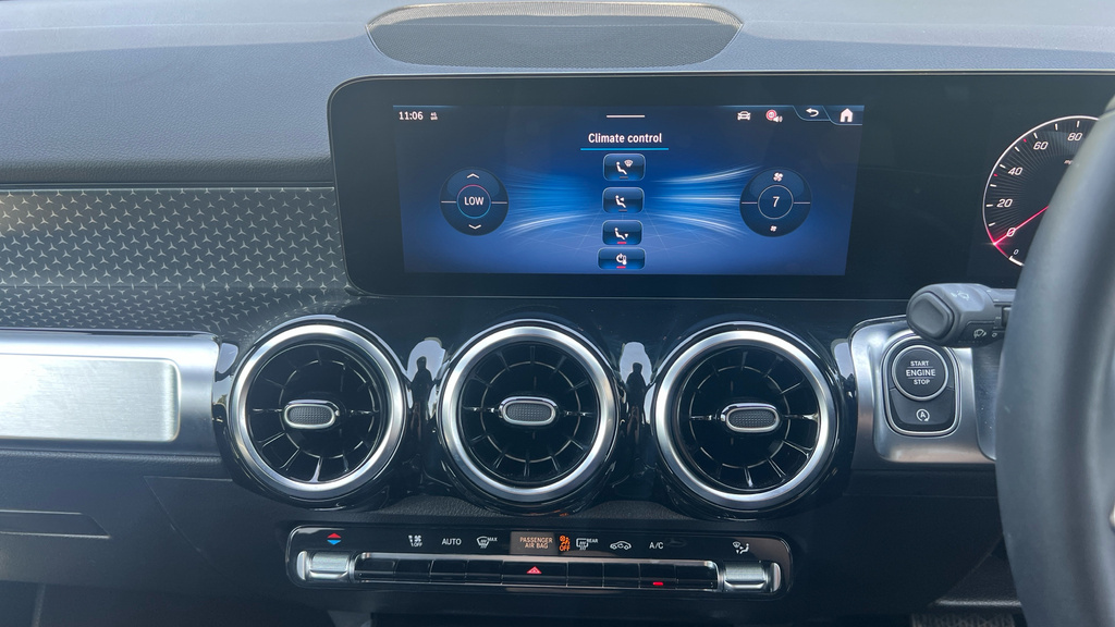 Mercedes-Benz GLB Class Glb 200 Amg Line Premium 7G-tronic Black #21