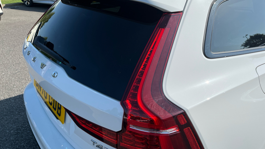 Volvo V60 Volvo R-design T8 Phev Aw Red #22