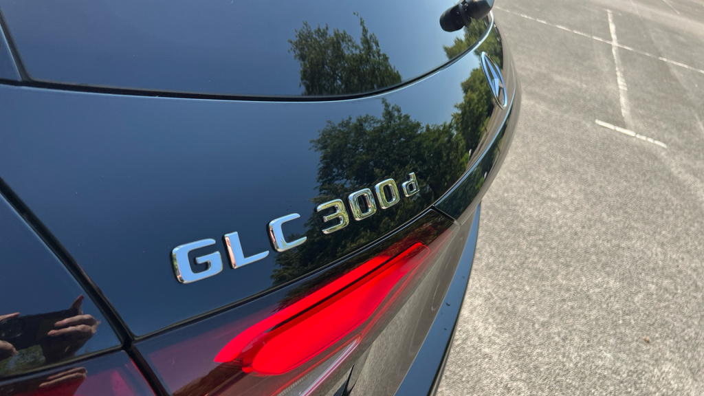 Mercedes-Benz GLC Class 220D 4Matic Amg Line Premium 9G-tronic Red #31