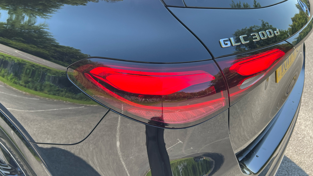 Mercedes-Benz GLC Class 220D 4Matic Amg Line Premium 9G-tronic Red #30