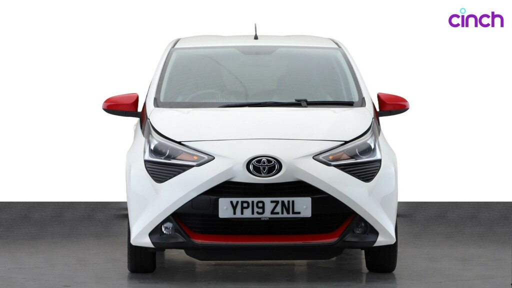 Toyota Aygo X X-trend Red #8