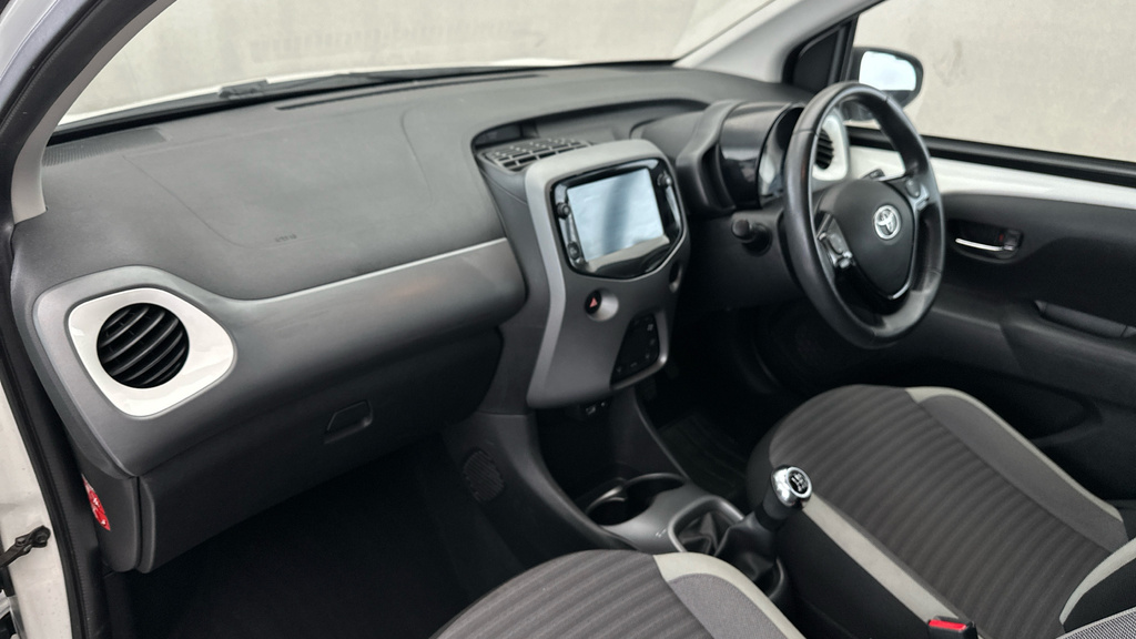 Toyota Aygo X X-trend Red #10