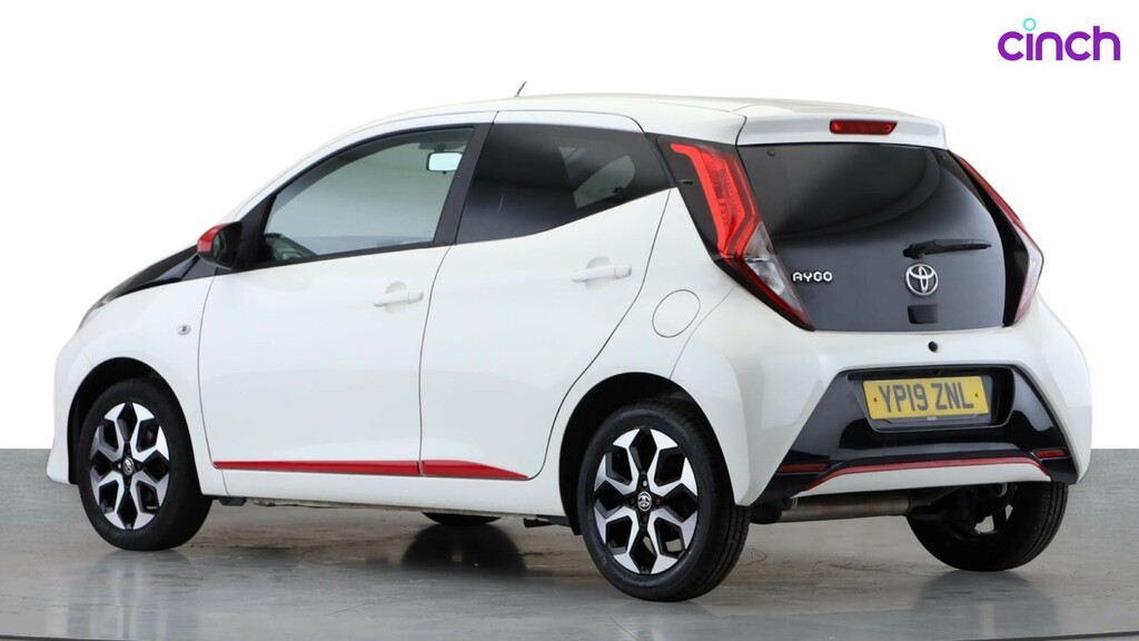 Toyota Aygo X X-trend Red #5
