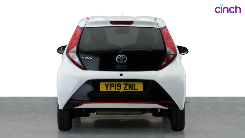 Toyota Aygo X X-trend Red #4