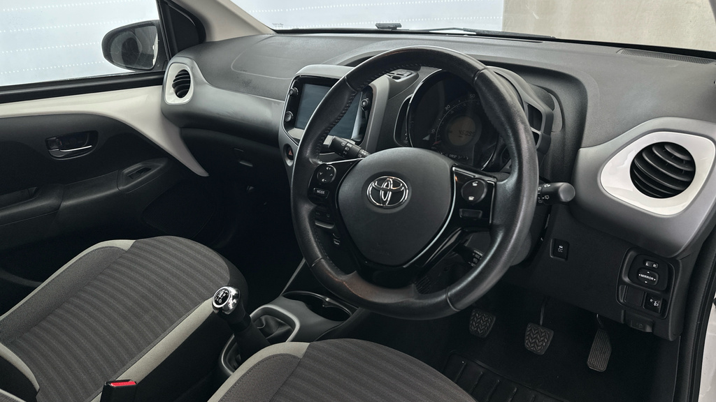 Toyota Aygo X X-trend Red #9