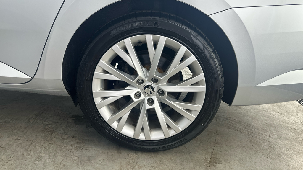 Skoda Superb 2.0 Tdi Se Hatchback Euro 6 Ss Silver #30