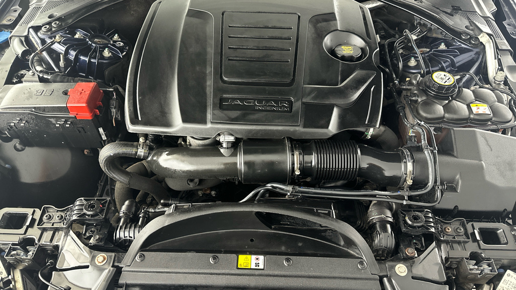Jaguar XE 2.0 R-sport Ingenium 198 Bhp Black #27