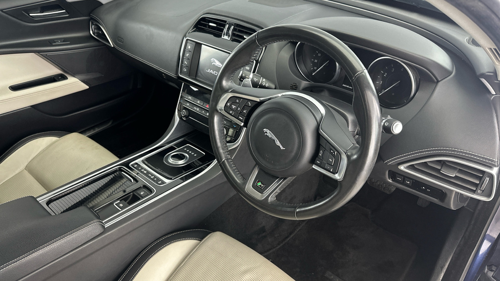 Jaguar XE 2.0 R-sport Ingenium 198 Bhp Black #9