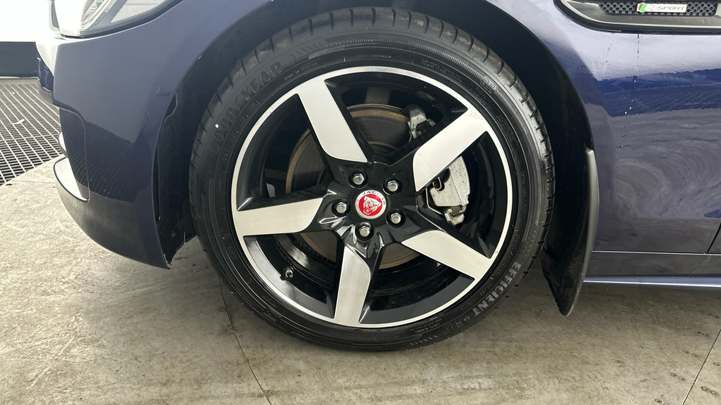 Jaguar XE 2.0 R-sport Ingenium 198 Bhp Black #28