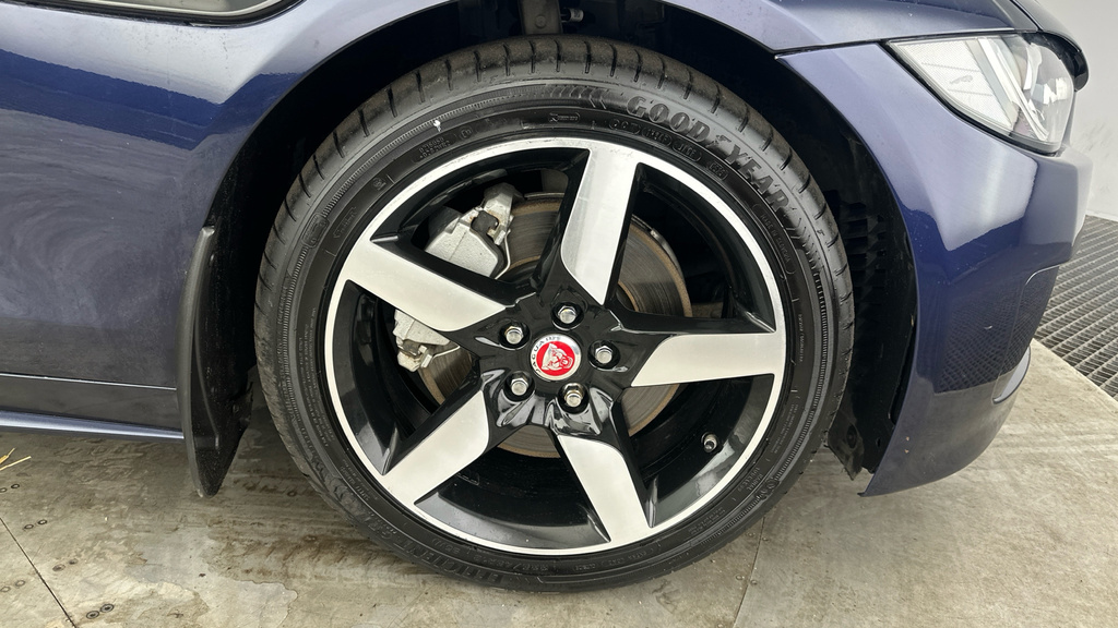 Jaguar XE 2.0 R-sport Ingenium 198 Bhp Black #31
