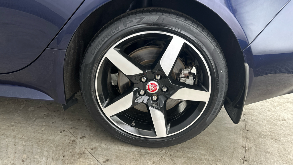 Jaguar XE 2.0 R-sport Ingenium 198 Bhp Black #29