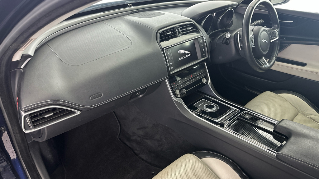 Jaguar XE 2.0 R-sport Ingenium 198 Bhp Black #10