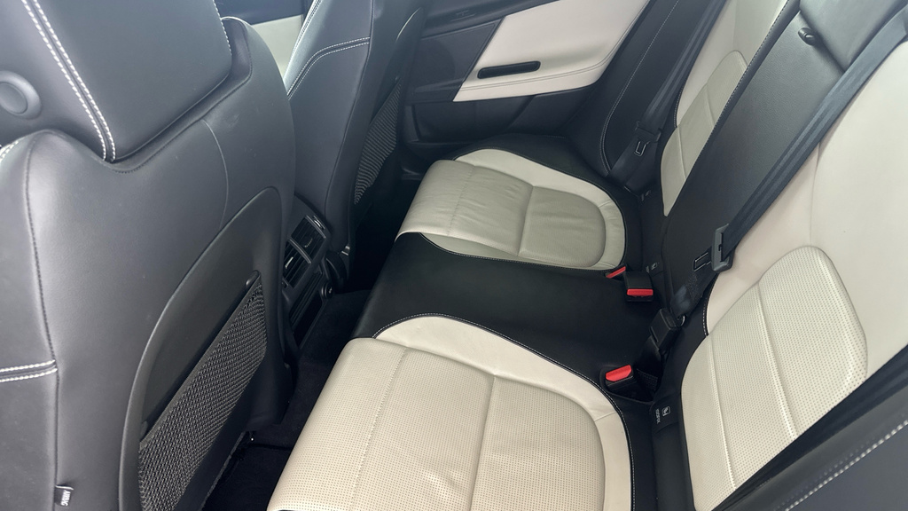 Jaguar XE 2.0 R-sport Ingenium 198 Bhp Black #25