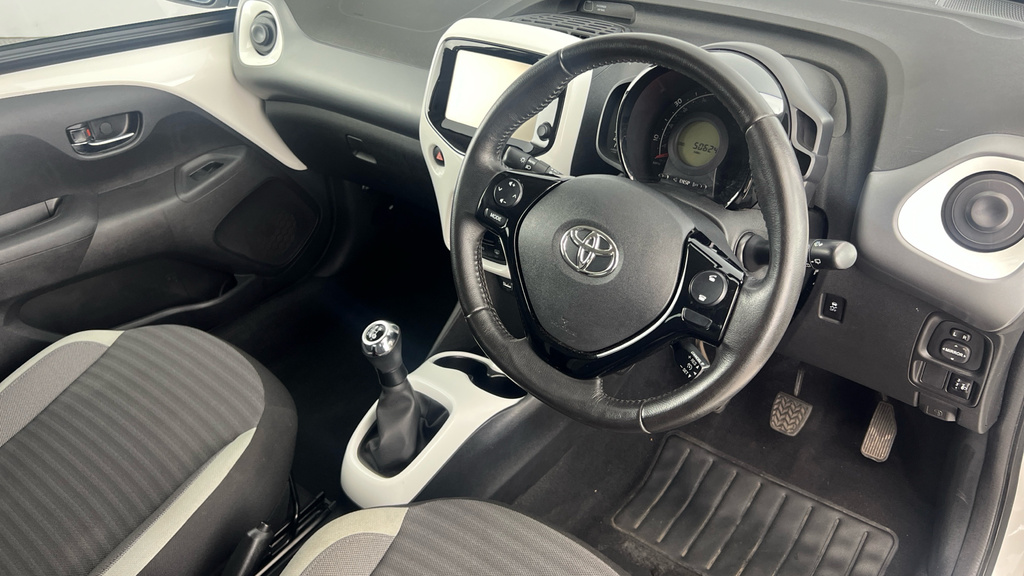 Toyota Aygo X X-cite M Bi-tone Purple #9