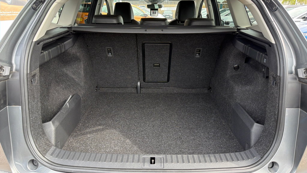 Skoda ENYAQ 85 Laurin Klement Red #15