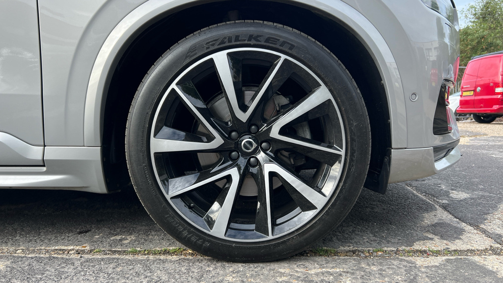 Volvo XC90 2.0 B5p 250 Plus Dark Awd Geartronic  #32