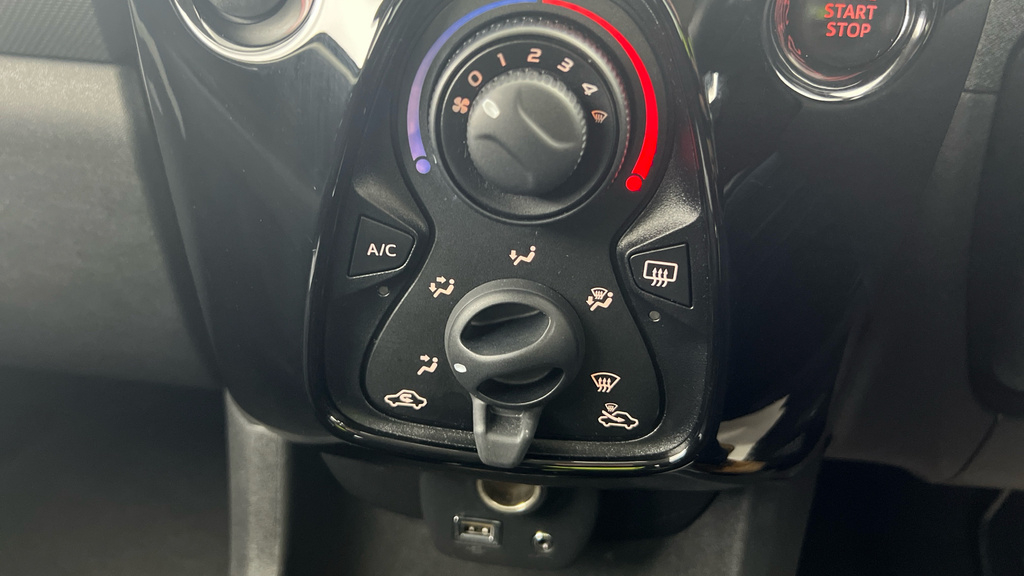 Peugeot 108 1.0 Collection 72 Black #15
