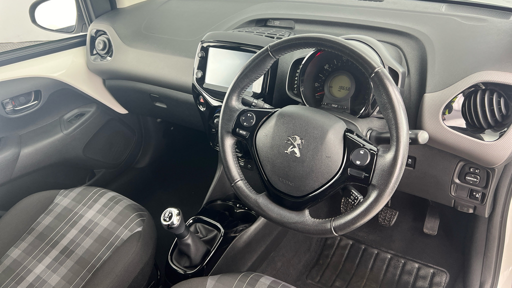 Peugeot 108 1.0 Collection 72 Black #9