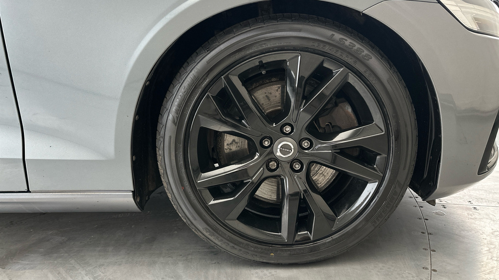 Volvo S60 2.0 T5 247Bhp Geartronic 2020My R-design Plus Red #26