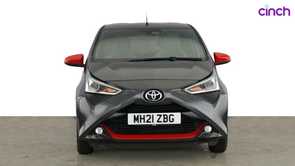Toyota Aygo X 1L X-play Red #8
