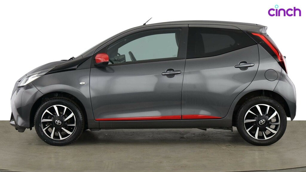 Toyota Aygo X 1L X-play Red #6