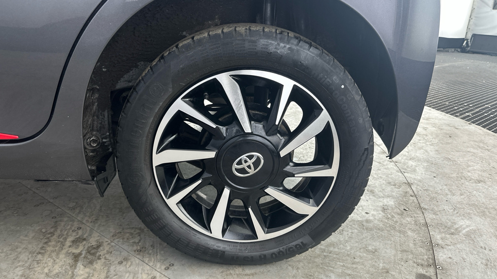 Toyota Aygo X 1L X-play Red #25