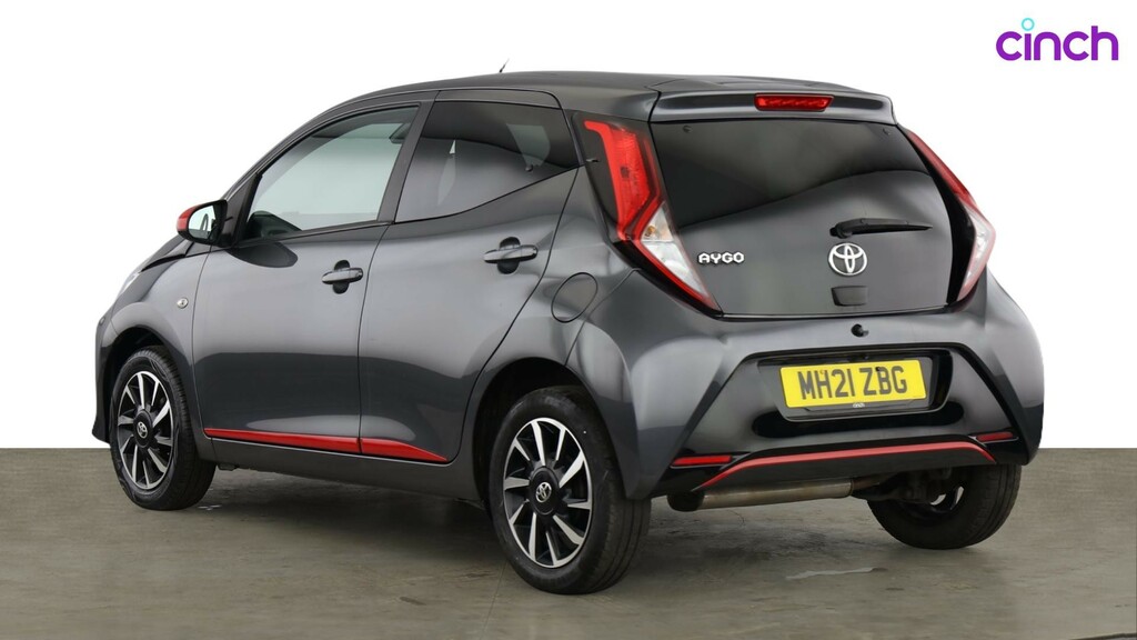Toyota Aygo X 1L X-play Red #5