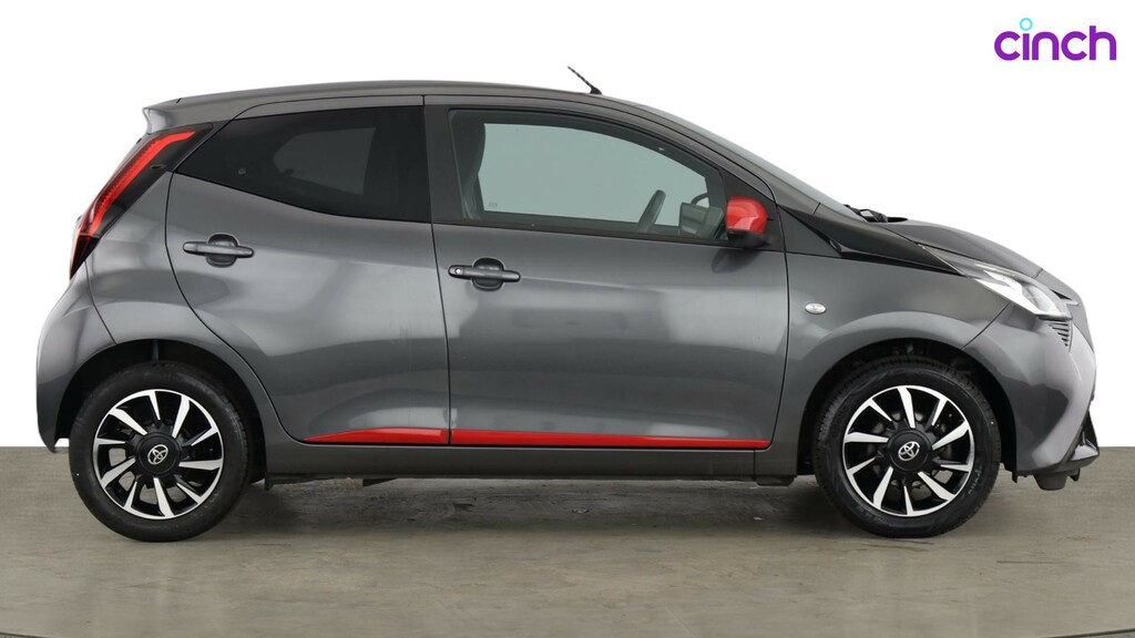 Toyota Aygo X 1L X-play Red #2