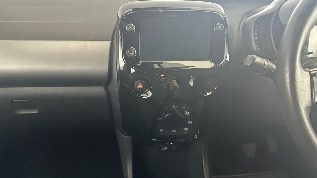 Toyota Aygo X 1L X-play Red #19