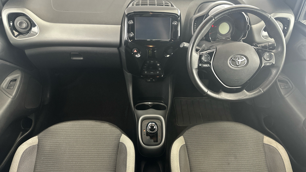 Toyota Aygo X 1L X-play Red #13