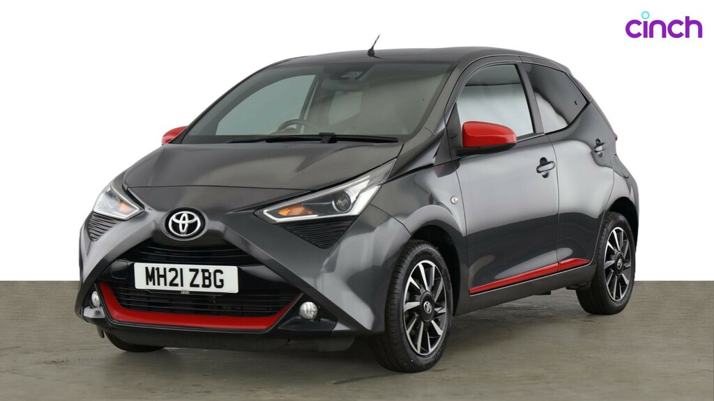 Toyota Aygo X 1L X-play Red #7
