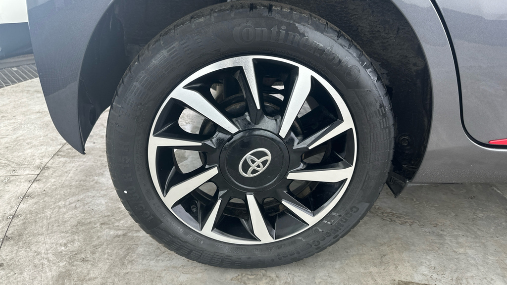 Toyota Aygo X 1L X-play Red #26
