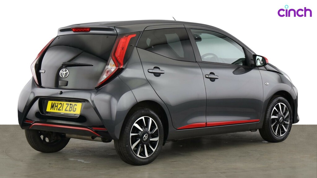 Toyota Aygo X 1L X-play Red #3