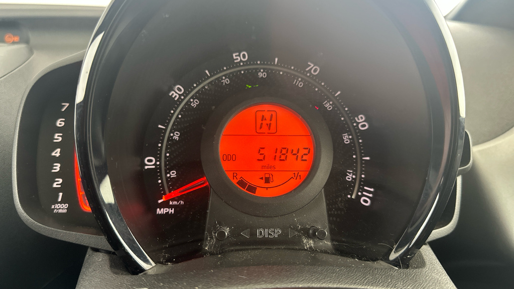 Toyota Aygo X 1L X-play Red #20