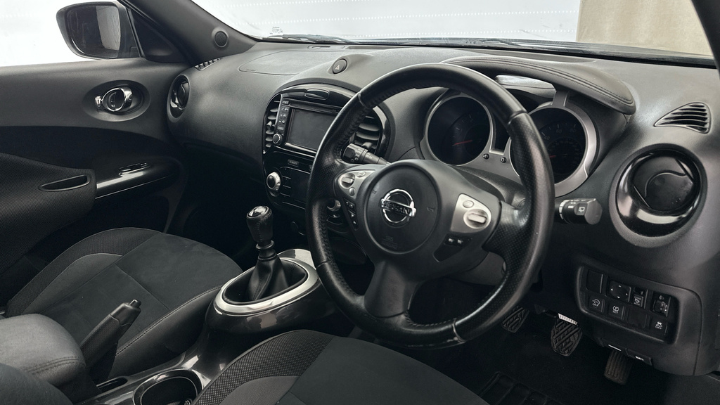 Nissan Juke 1.2 Tekna Dig-t 5D-2 Former Keepers-heated Black L White #9