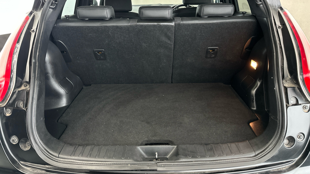 Nissan Juke 1.2 Tekna Dig-t 5D-2 Former Keepers-heated Black L White #18