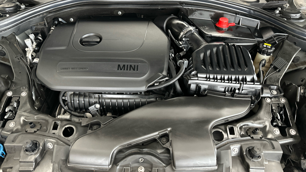 Mini Clubman 1.5 Cooper Classic 6Dr Red #21